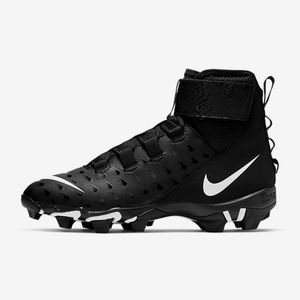 im selling these nike football cleats size 7